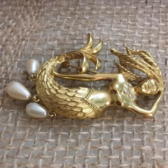 Vintage Trifari Mermaid Goldtone Brooch With Pearl Dangles Rare - Picture 5 of 5